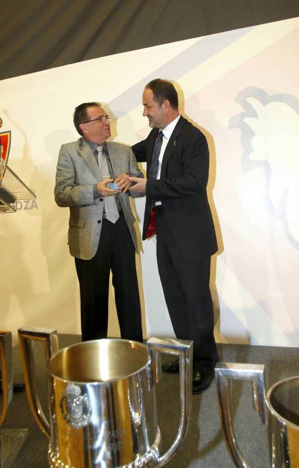 Entrega de las insignias de oro a los abonados veteranos del Real Zaragoza