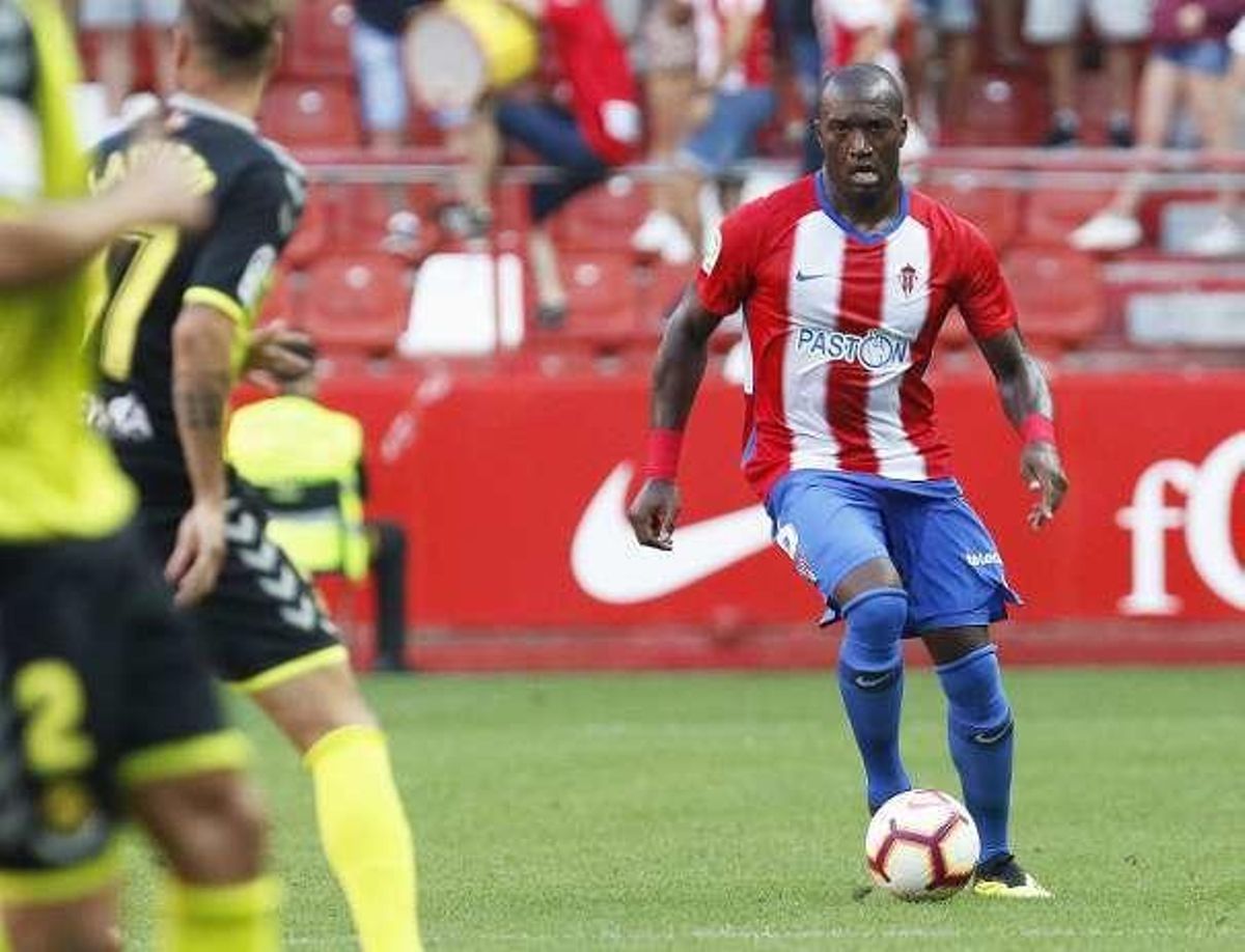 Álvaro Jiménez quería el dorsal 25, pero tuvo que jugar con el 12