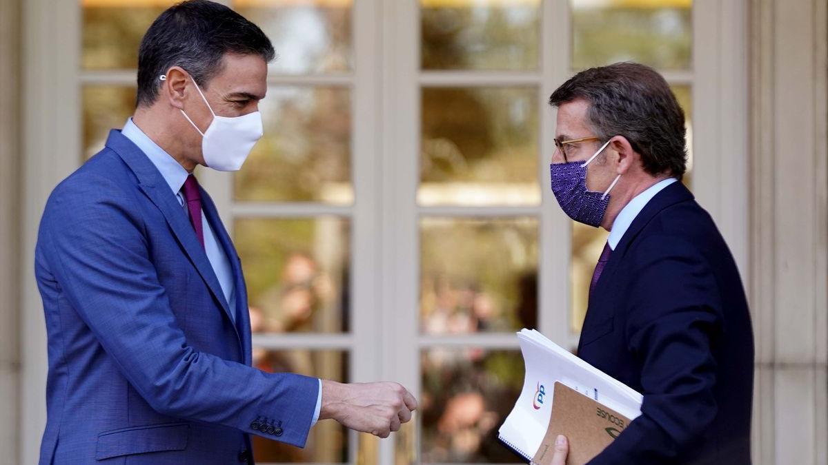 Pedro Sánchez y Alberto Núñez Feijóo, el pasado 7 de abril en su primera reunión en la Moncloa.