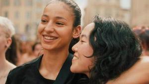 Nadia Melliti y Park Ji-min, en un fotograma de La hija pequeña