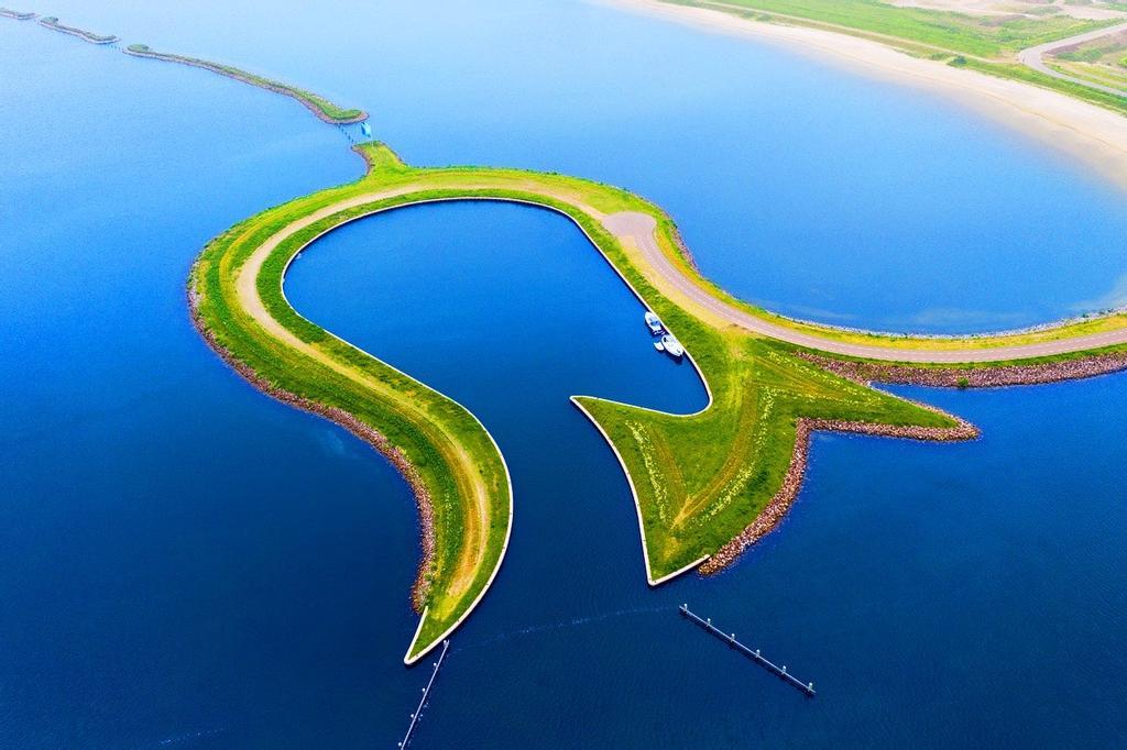Tulpeiland, isla con forma de tulipán en Flevopolder.