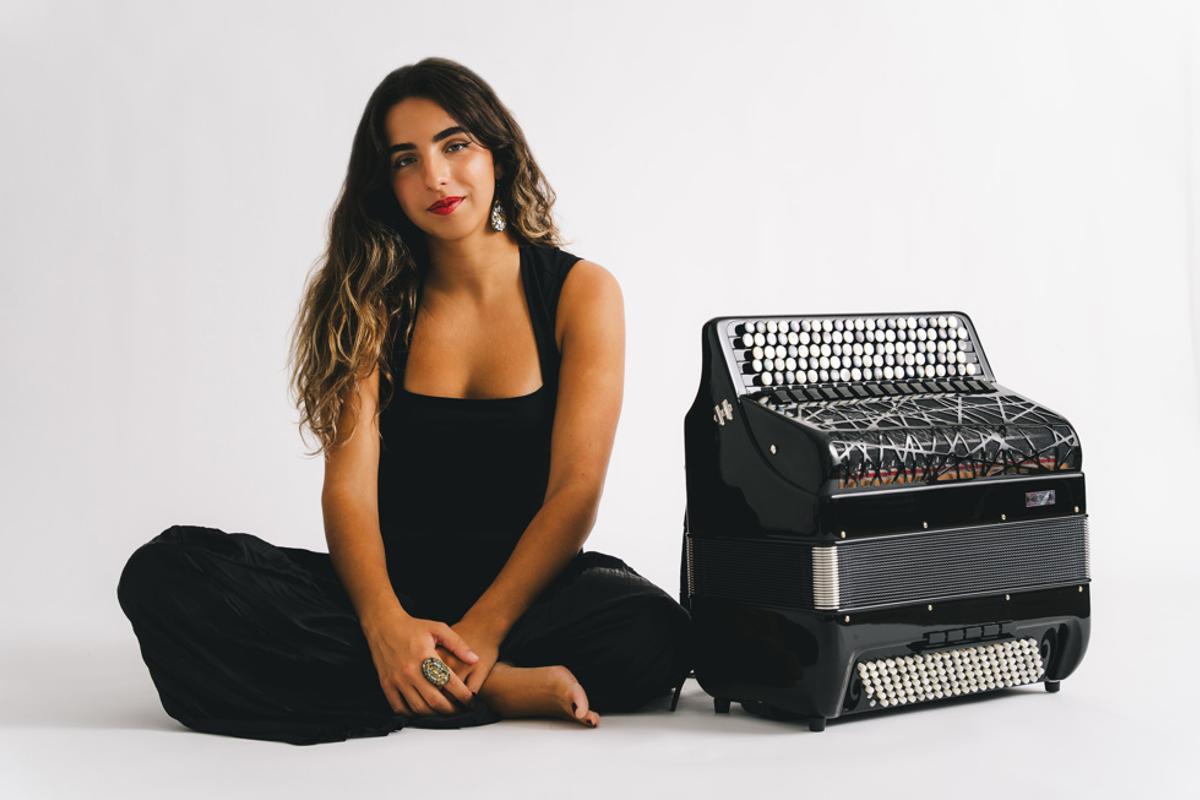 Sofía Ros y su acordeón.