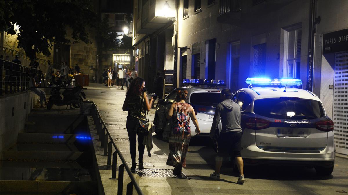 Imagen de archivo de controles policiales para evitar botellones.