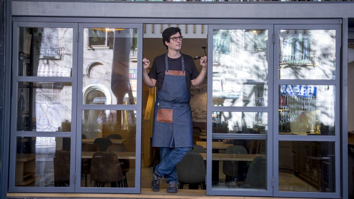 Gonzalo Rivère, en la gran ventana de La Bendita.