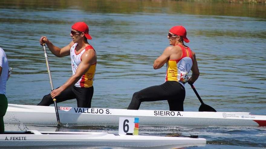 Toro y Germade, a 4 décimas del oro