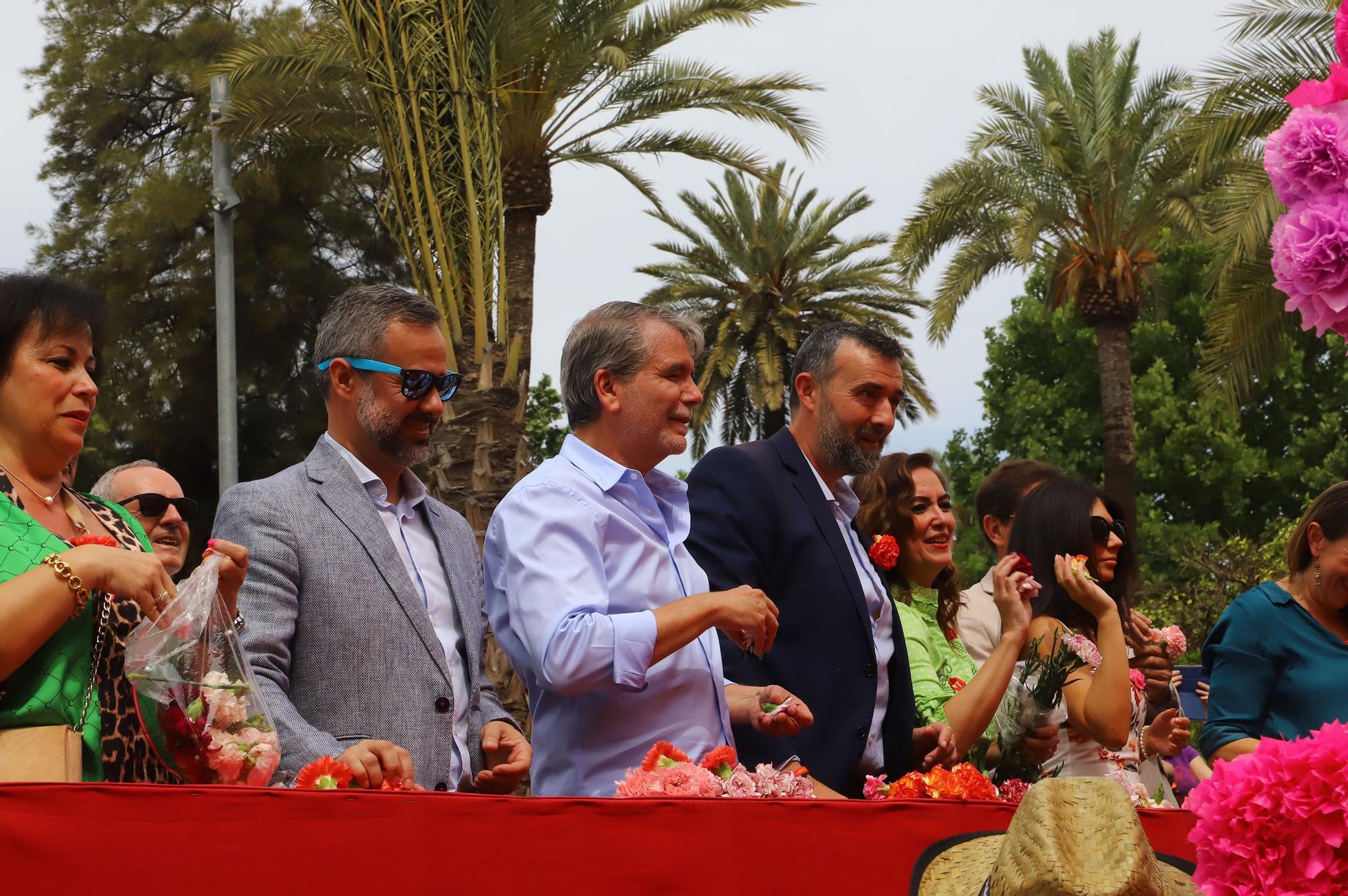 La Batalla de las Flores abre el Mayo festivo en Córdoba con 90.000 claveles