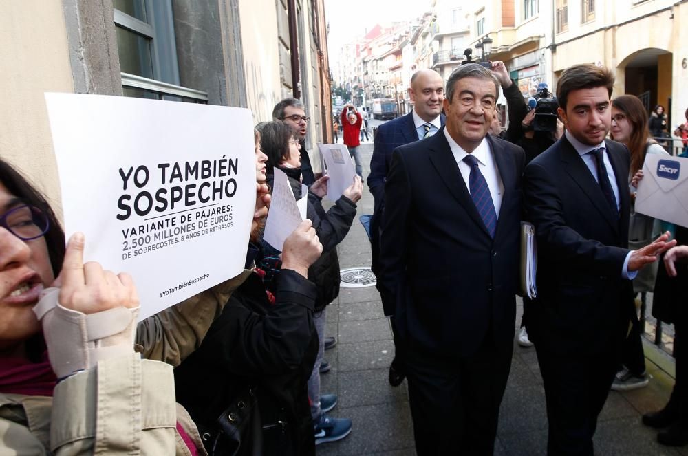 Cascos asiste a declarar por la denuncia contra el diputado de Podemos