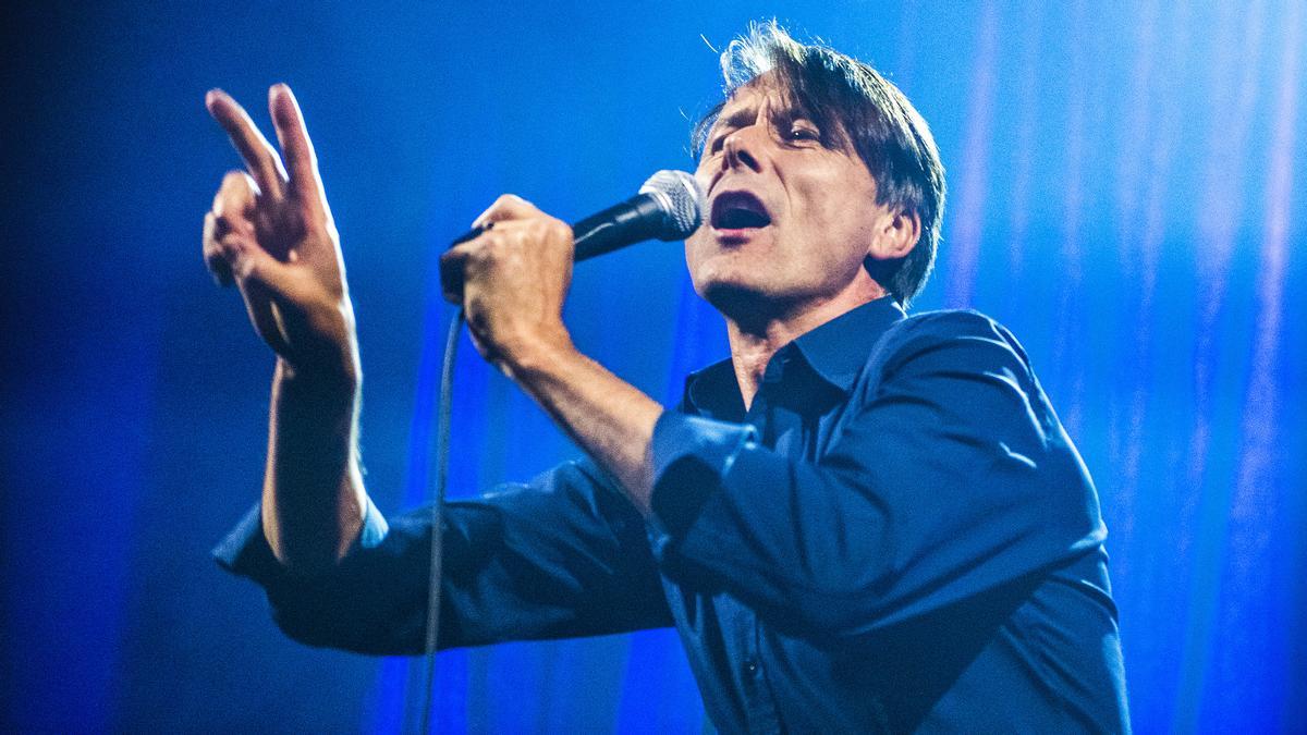 Suede dona brillantor al clàssic ‘Coming up’ a Razzmatazz