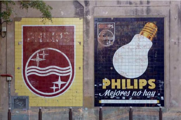 Los rótulos artesanales se resisten al olvido