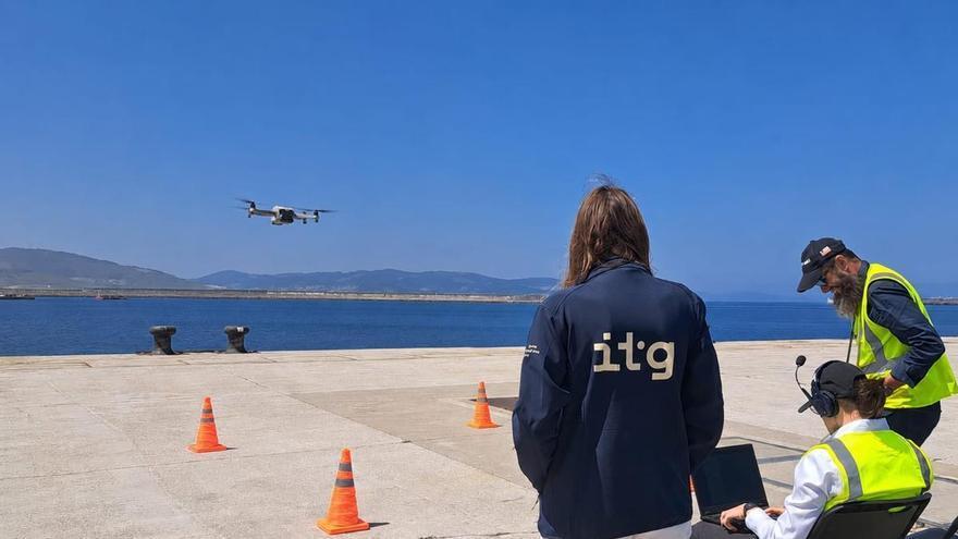 Presentan en el Puerto Exterior de A Coruña una solución para resolver conflictos en el aire en vuelos de drones