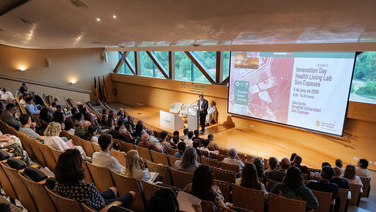 Profesionales sanitarios, investigadores, empresas y estudiantes en el Innovation Day Health Living Lab Son Espases el pasado viernes.