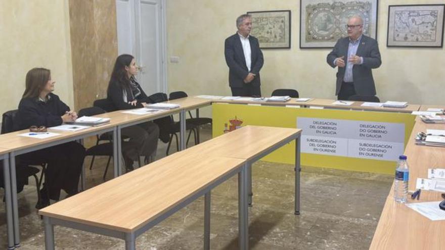 Jurado del premio de la Constitución, reunido ayer. |  FdV