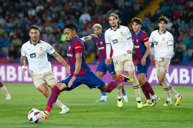 FC Barcelona - Valencia CF, el partido de la jornada 33 de LaLiga EA Sports, en imágenes.