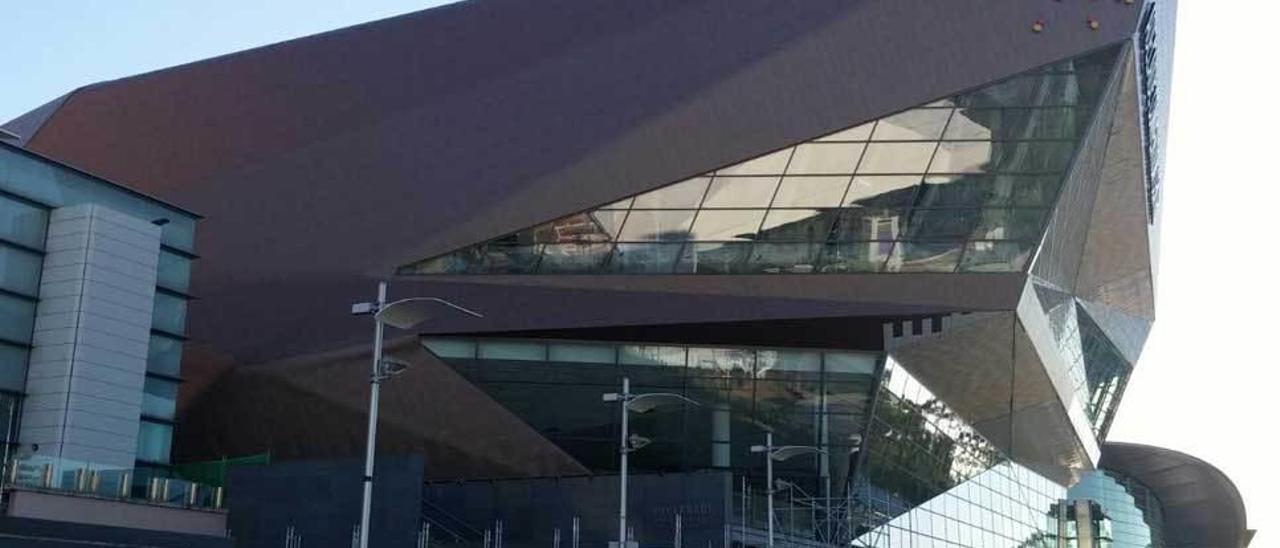 Centro de convenciones de Adelaida, con cinc de Asla.