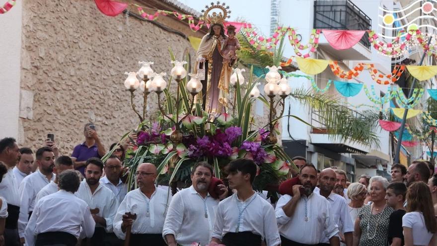 Pasacalles, conciertos, procesiones marítimas y bous a la mar en las fiestas patronales de Moraira