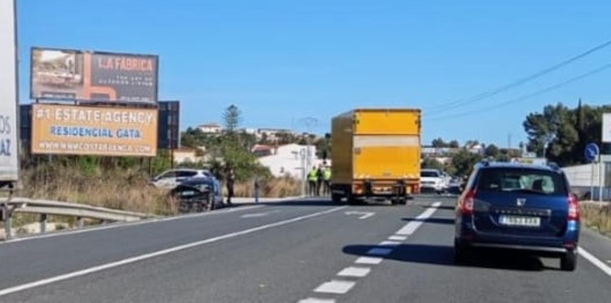 Imagen del accidente ocurrido esta tarde en la N-332, en Gata
