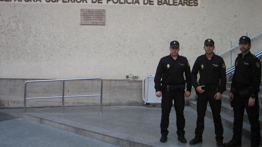 La Policía Nacional evita el suicido de una joven en Palma