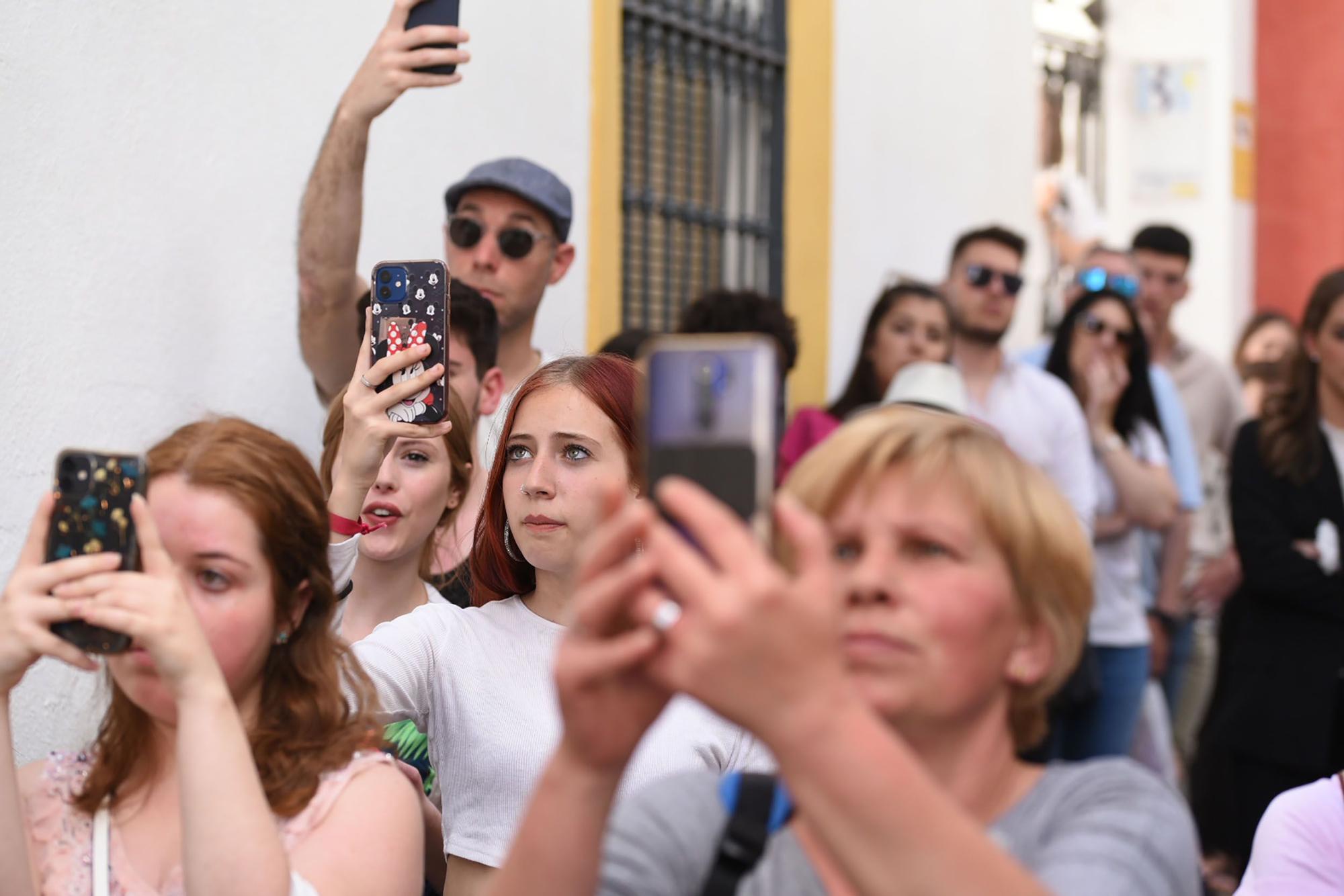 La hermandad del Perdón serpentea camino de la Catedral