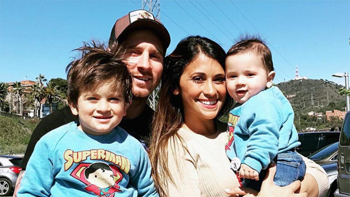 Leo Messi y Antonella Rocuzzo con sus dos hijos mayores, Thiago y Mateo