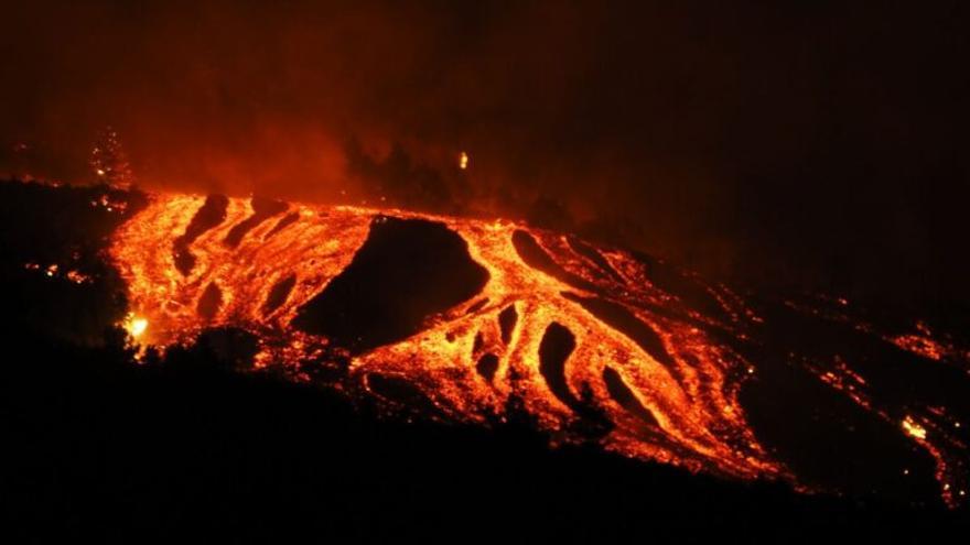 Recomendaciones de los expertos para protegerse de los gases del volcán de La Palma