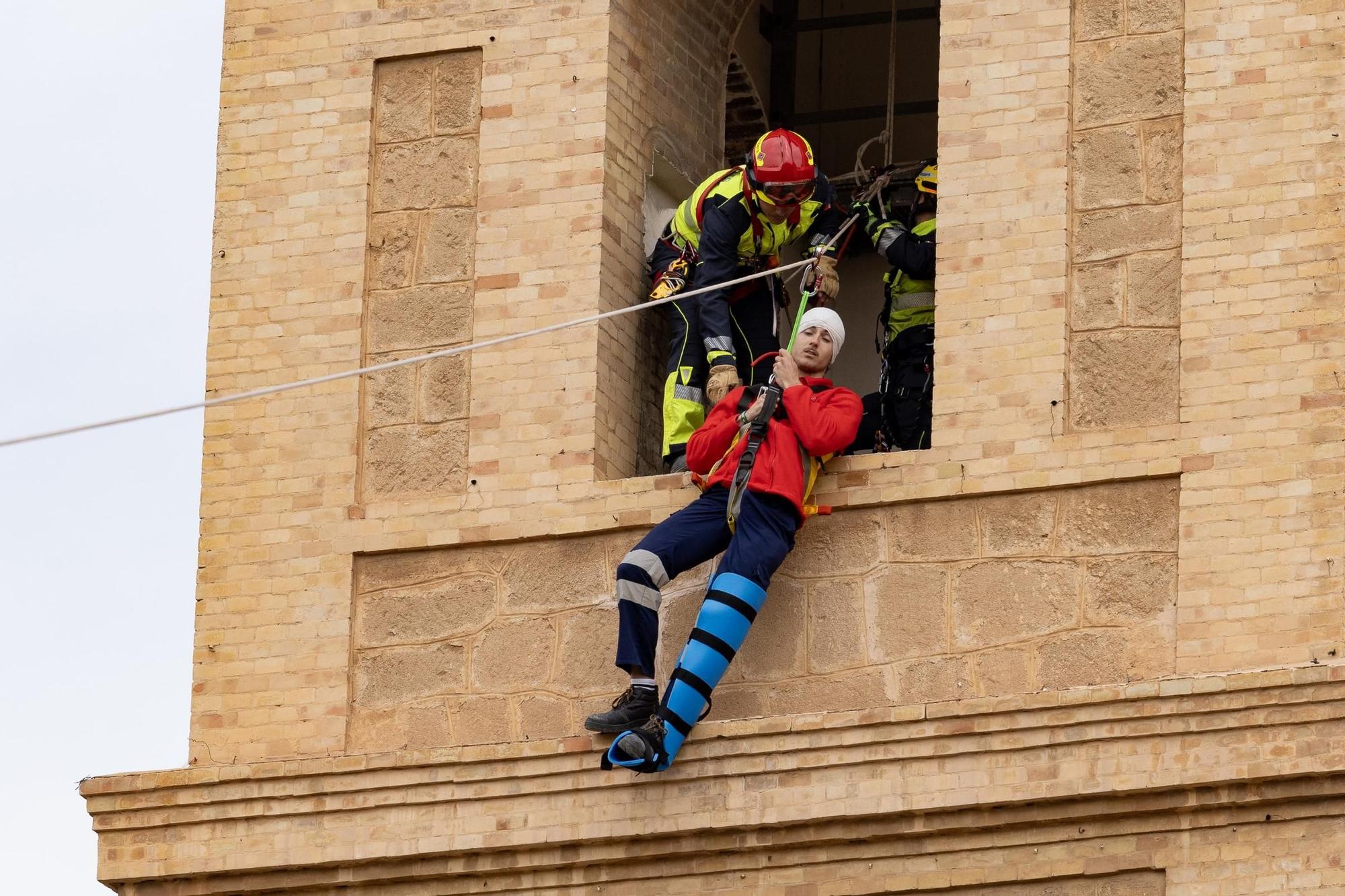 Aquí las mejores imágenes del simulacro de terremoto realizado en Torrevieja, coincidiendo con aniversario del terremoto de 1829