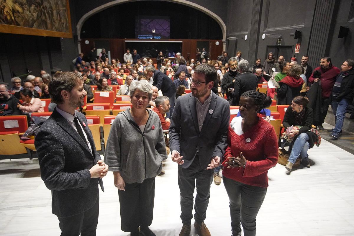 Sergi Font, Cristina Andreu, Lluc Salellas i Amy Sabaly abans de començar l'acte.