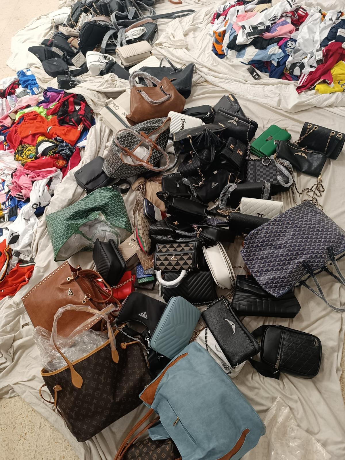 Prendas incautadas por la Policía Local.