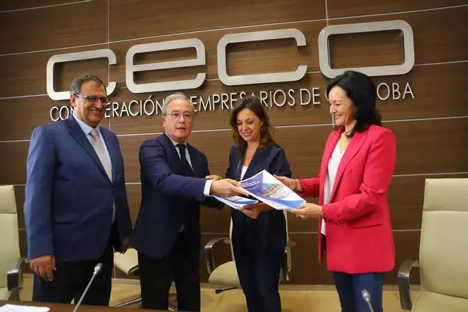 Isabel Ambrosio y Rafi Crespín en la jornada electoral del PSOE
