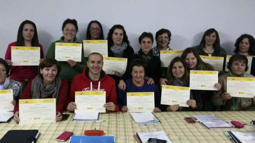 El grupo de participantes en el curso clausurado el martes en Olmillos de Valverde.