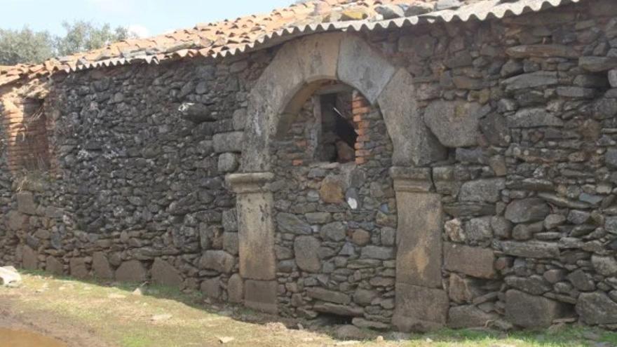La ermita de Garciaz es un enclave visigodo en las estribaciones de las Villuercas.