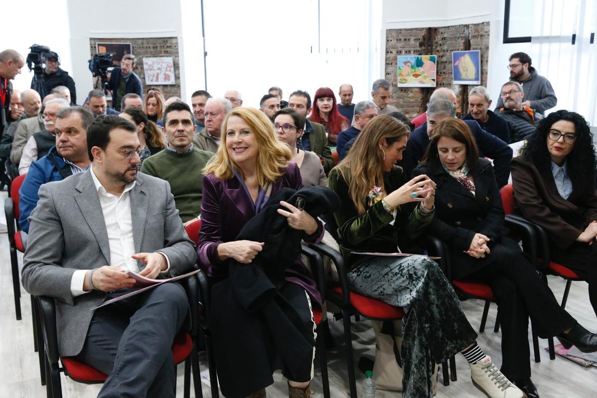 Por la izquierda, Adrián Barbón, Amparo Climent, Lourdes Pastor, Adriana Lastra y Vanessa Gutiérrez