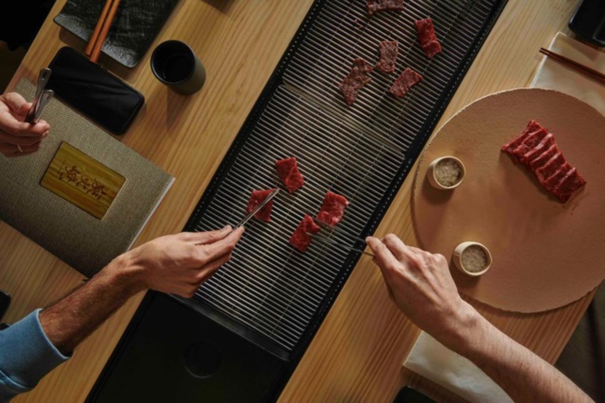 Parrillas en las mesas de Akaneya