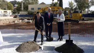 Colocan la primera piedra del nuevo centro de salud de El Palo: “Estamos saldando una vieja deuda”