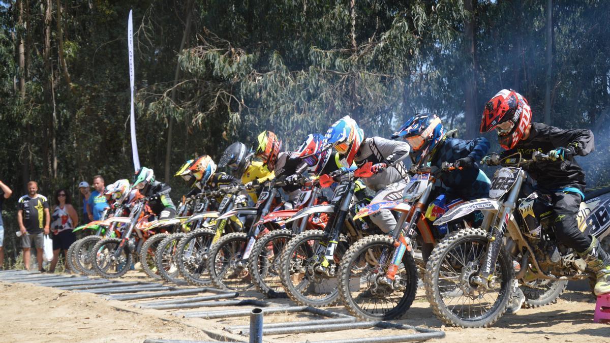 Parrilla de salida de la categoría de 85 cc, en la jornada del pasado fin de semana en Morgadáns.