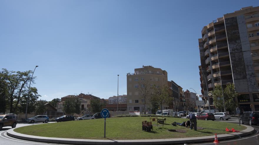Talls de trànsit a la plaça Bonavista per reparar el paviment, el dilluns de festa major