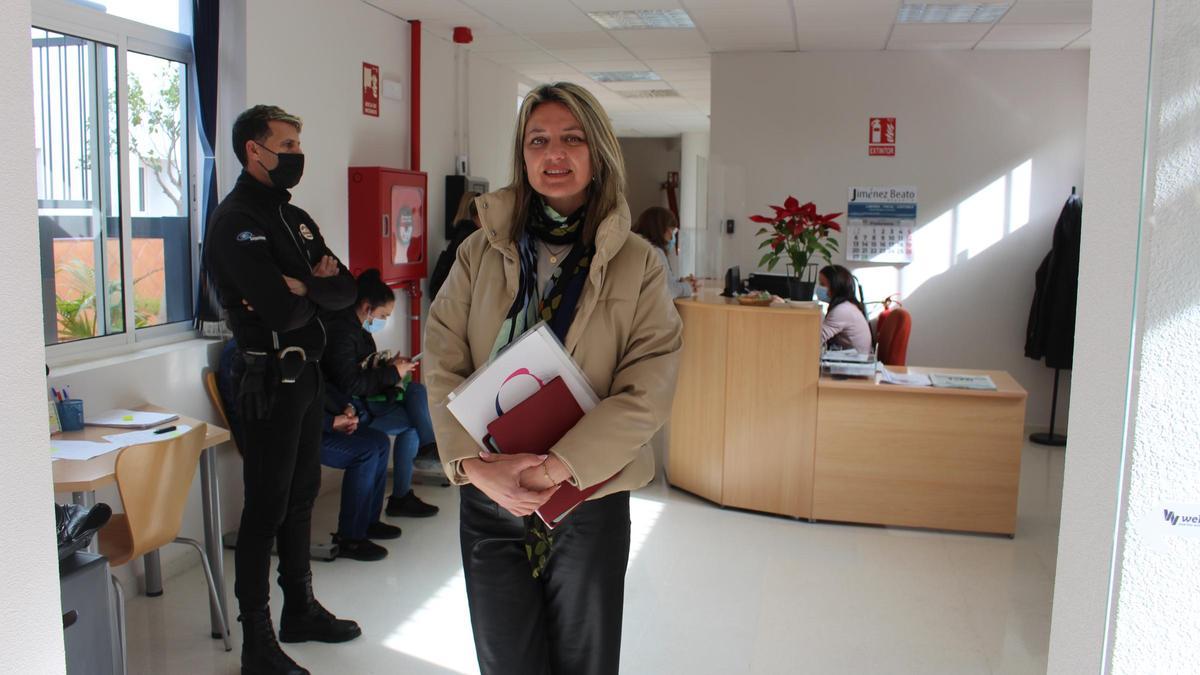 La concejala Carmen Gallardo, en el Centro de Servicios Sociales.