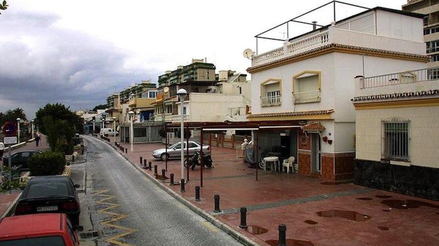 La asociación pide renovar el paseo marítimo y eliminar la carretera para ganar amplitud.