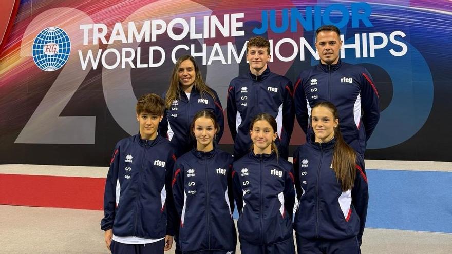 Ignacio Abalo, Olalla Montenegro, Keyla Pérez, Esther Pacheco (abajo). Pablo Martínez, Iván Estévez y Sara Penedo (arriba)
