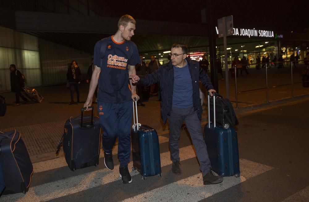 Llegada del Valencia Basket tras Copa del Rey