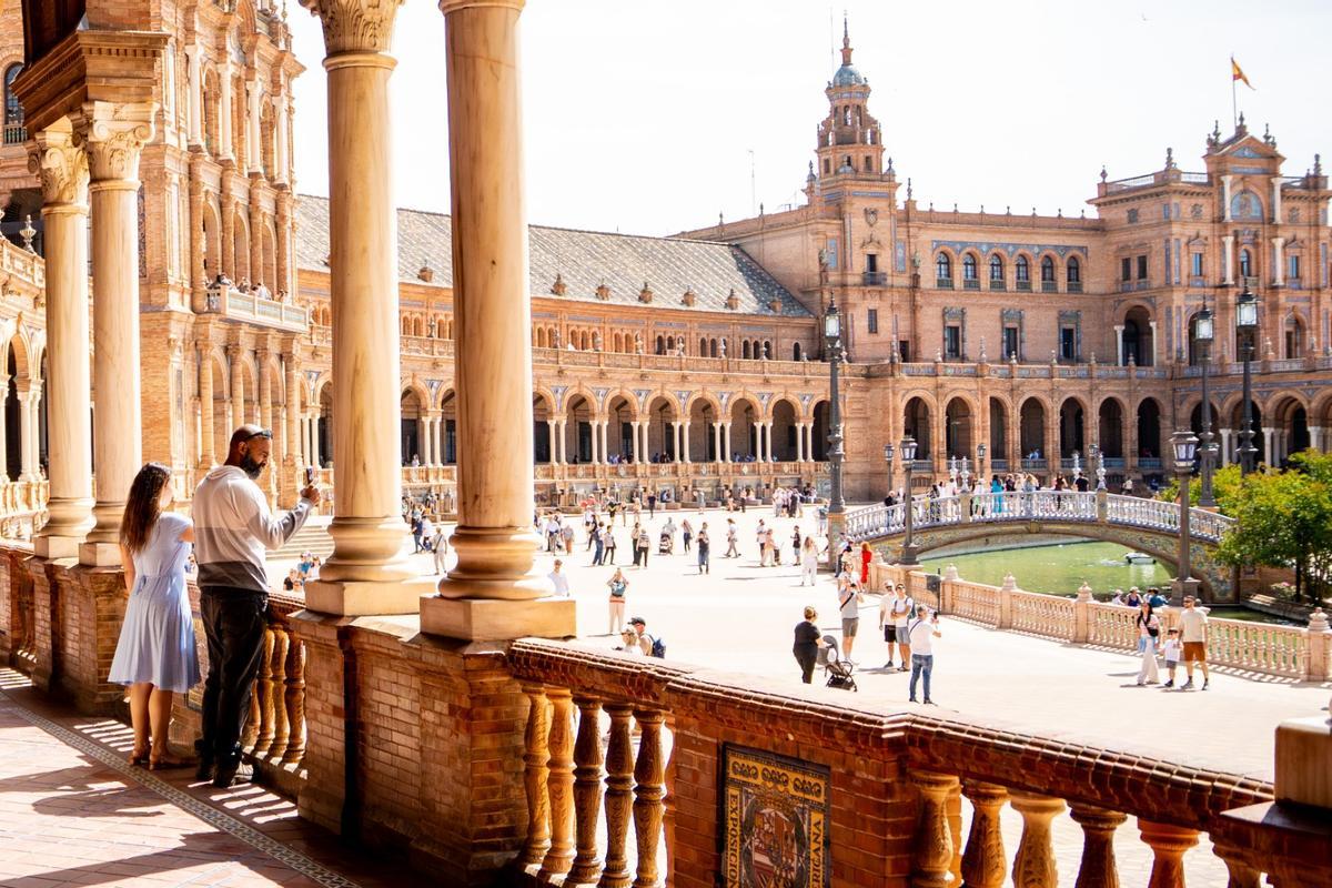 Sevilla recibe cada año unos cuatro millones de visitantes, una cifra que en Aragón representa a los turistas que recibe la comunidad entera.