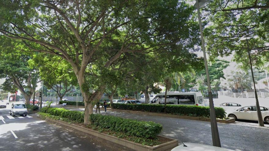 Cruce entre la avenida Reyes Católicos y Benito Pérez Armas, en Santa Cruz de Tenerife.