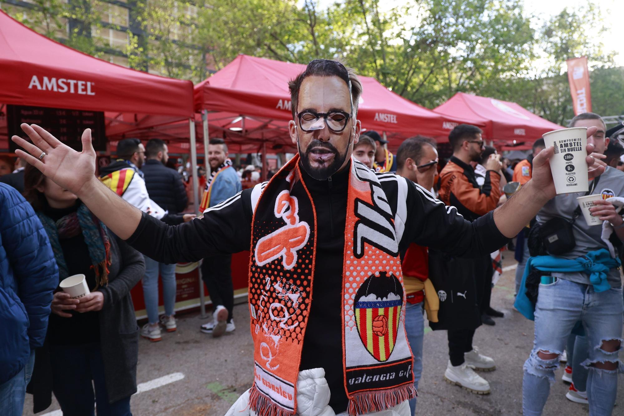 La afición del Valencia CF vibró y sufrió con sus ídolos en Valencia y en Sevilla