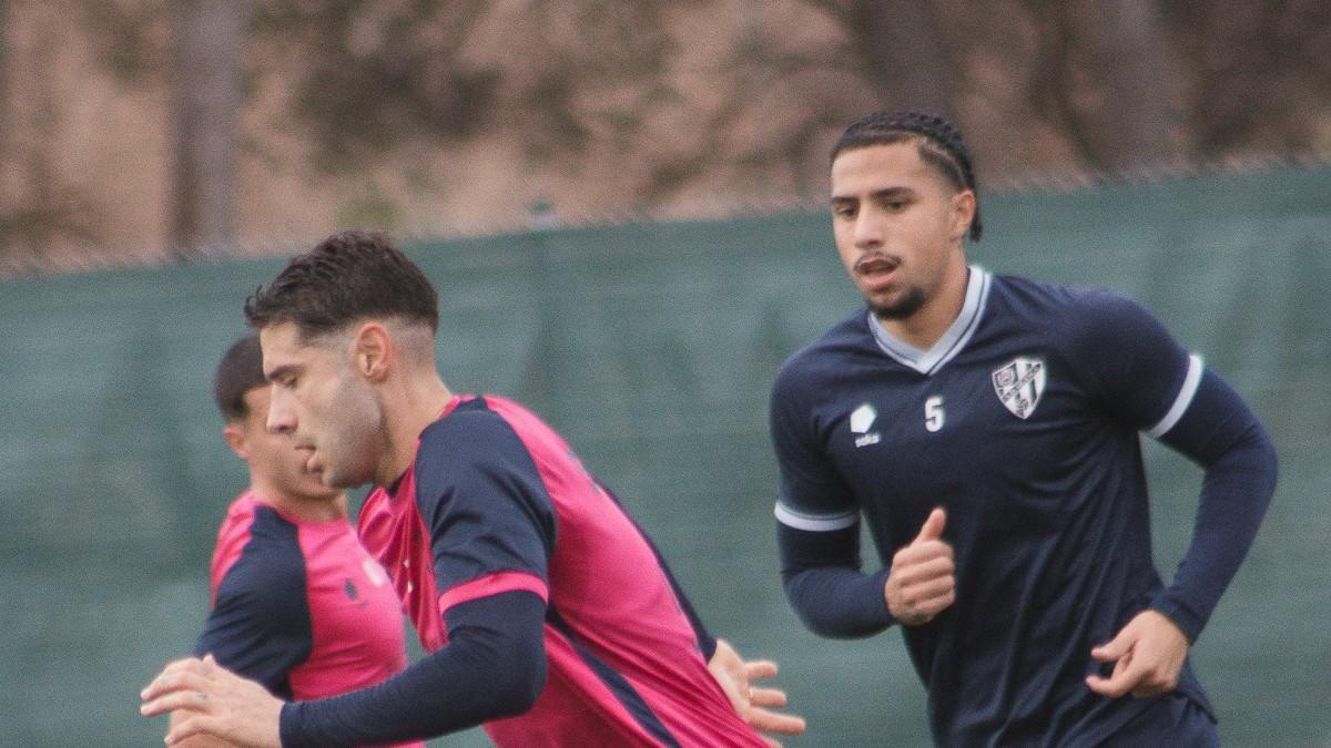 Almeida se entrena en ocasiones con el primer equipo oscense