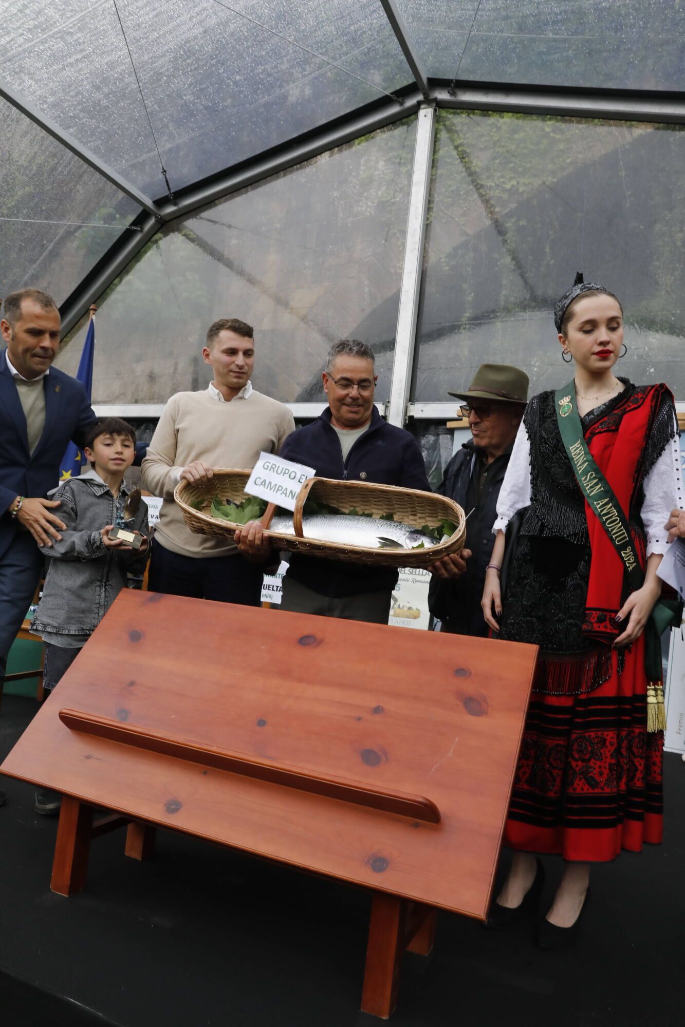 EN IMÁGENES: Así fue la subasta del campanu del Sella en Cangas de Onís