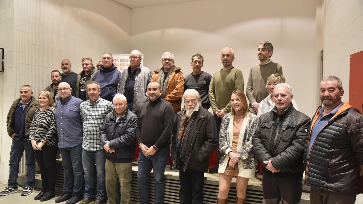 Els homenatjats per la seva trajectòria sindical, amb els secretaris generals del territori i de Catalunya