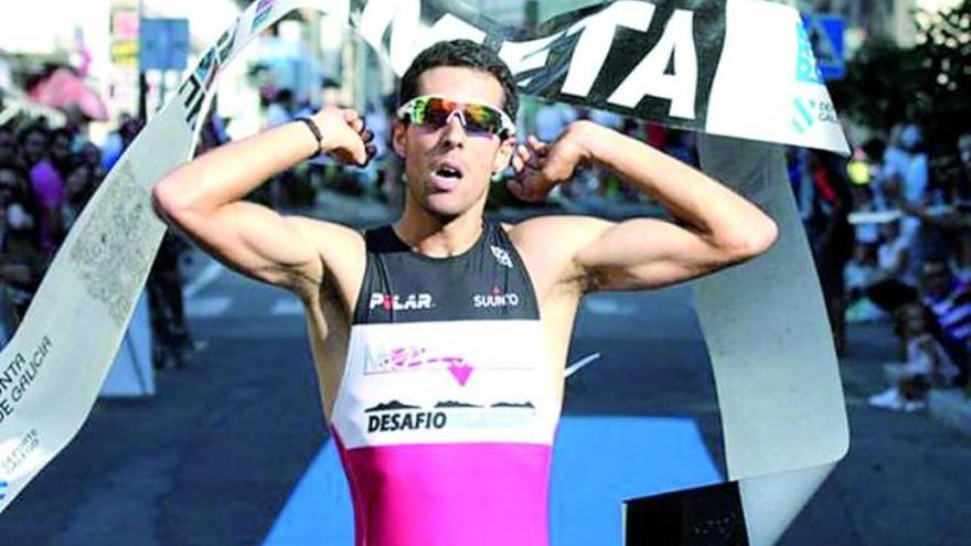 Brais Misa, tras cruzar la meta en la reciente prueba de duatlón de Porriño.  // Xornal21.es