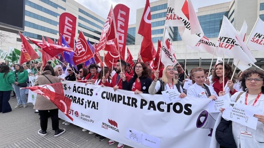 La parálisis en la implantación de las 35 horas reactiva las protestas de los sanitarios