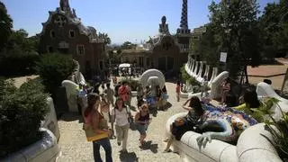 Pugna Barcelona-Madrid por hacerse con la librería del Park Güell los próximos 10 años