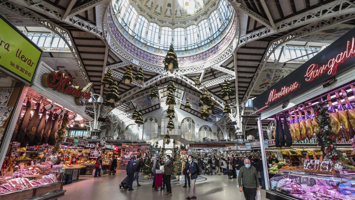 El Mercado Central de València con la decoración navideña.