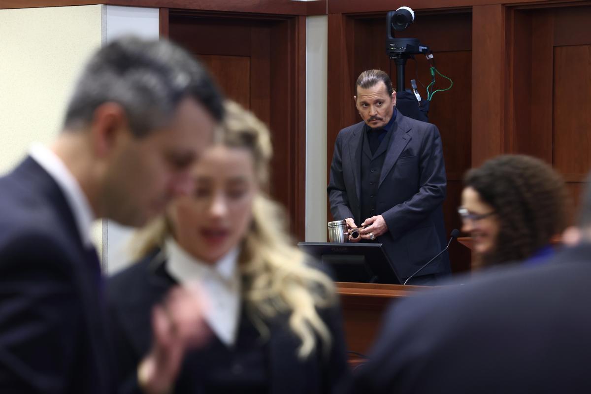 Johnny Depp y Amber Heard durante el juicio.